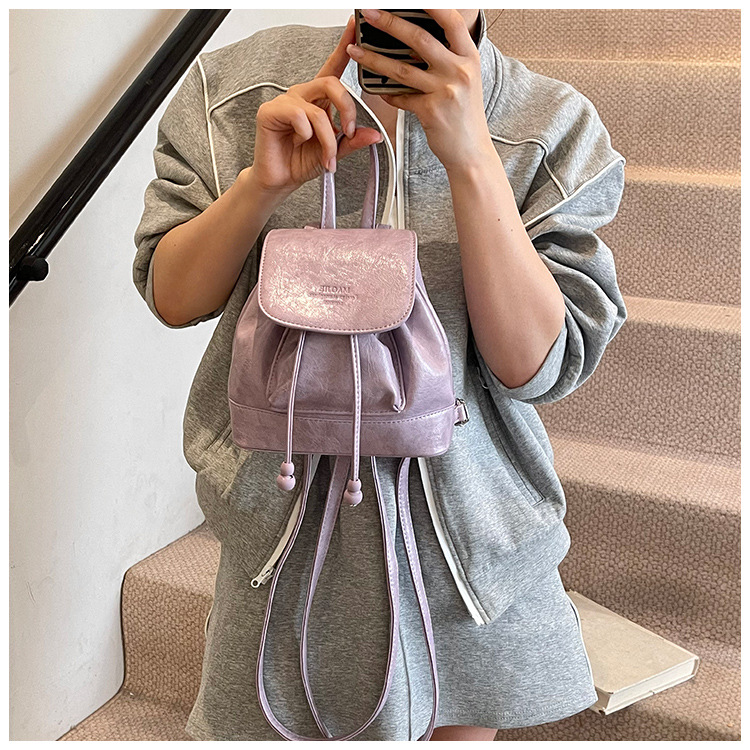 Simple, versatile and niche design women's backpack 2025 new trendy casual small backpack, fashionable travel small schoolbag undefined