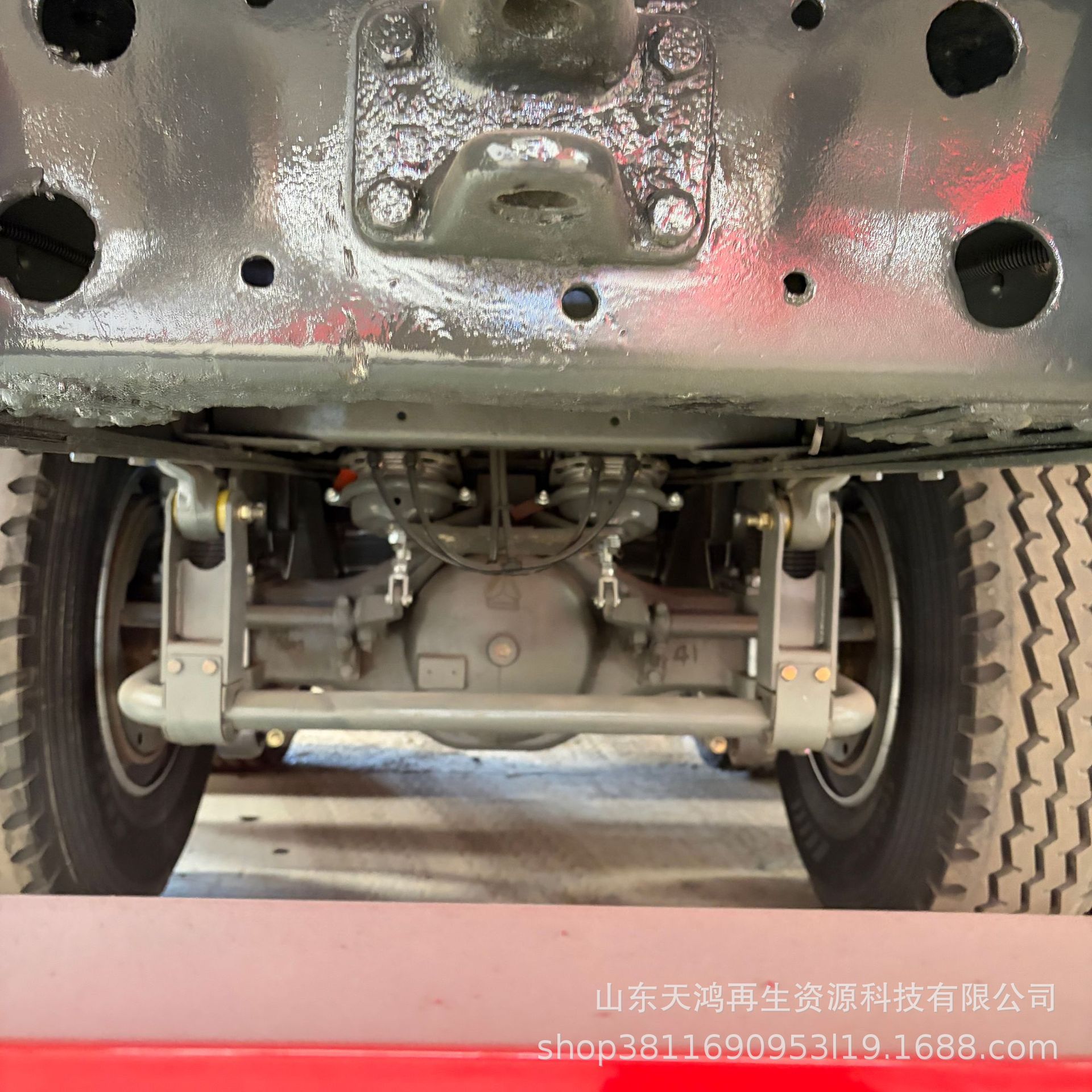 Chinese factory directly sells HOWO TX8x4 dump truck trailers to Africa, offering cross-border sales