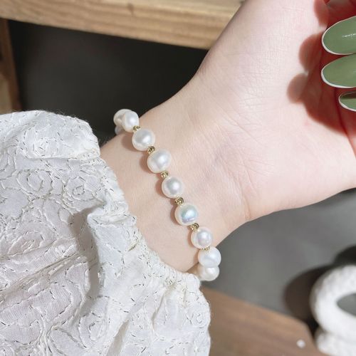 Baroque freshwater pearl bracelet niche senior retro feeling small bee pendant light luxury zircon hand string of wholesale