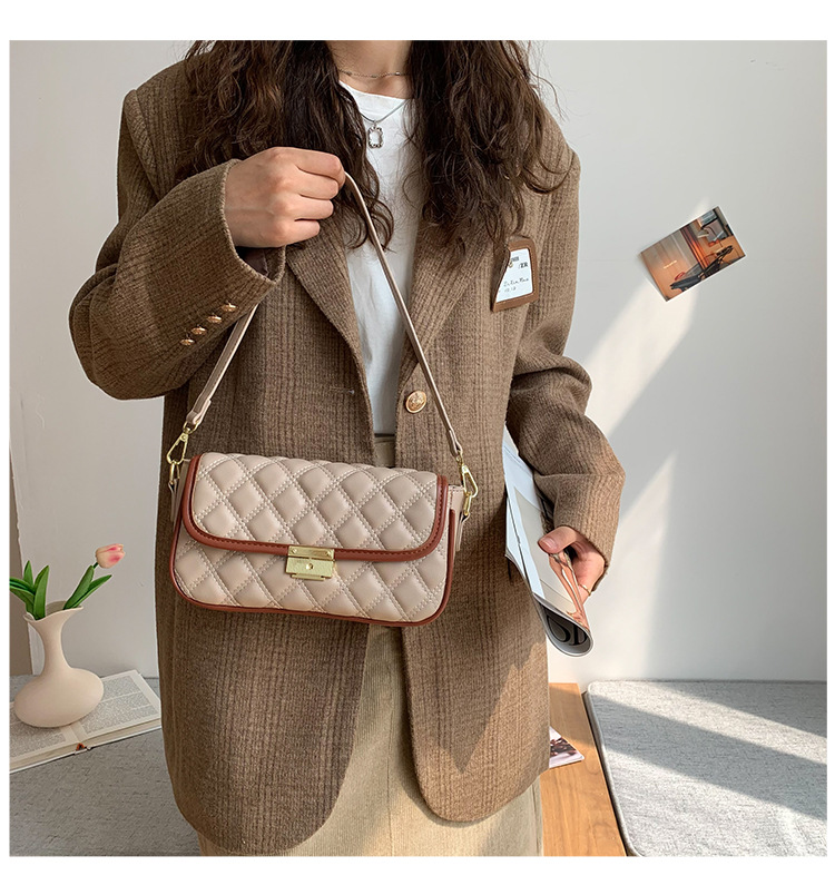 Classic Style Diamond Embroidery Thread Small Bag 2021 New Autumn And Winter Women's Bags Ins Messenger Bag Shoulder Underarm Small Square Bag display picture 5