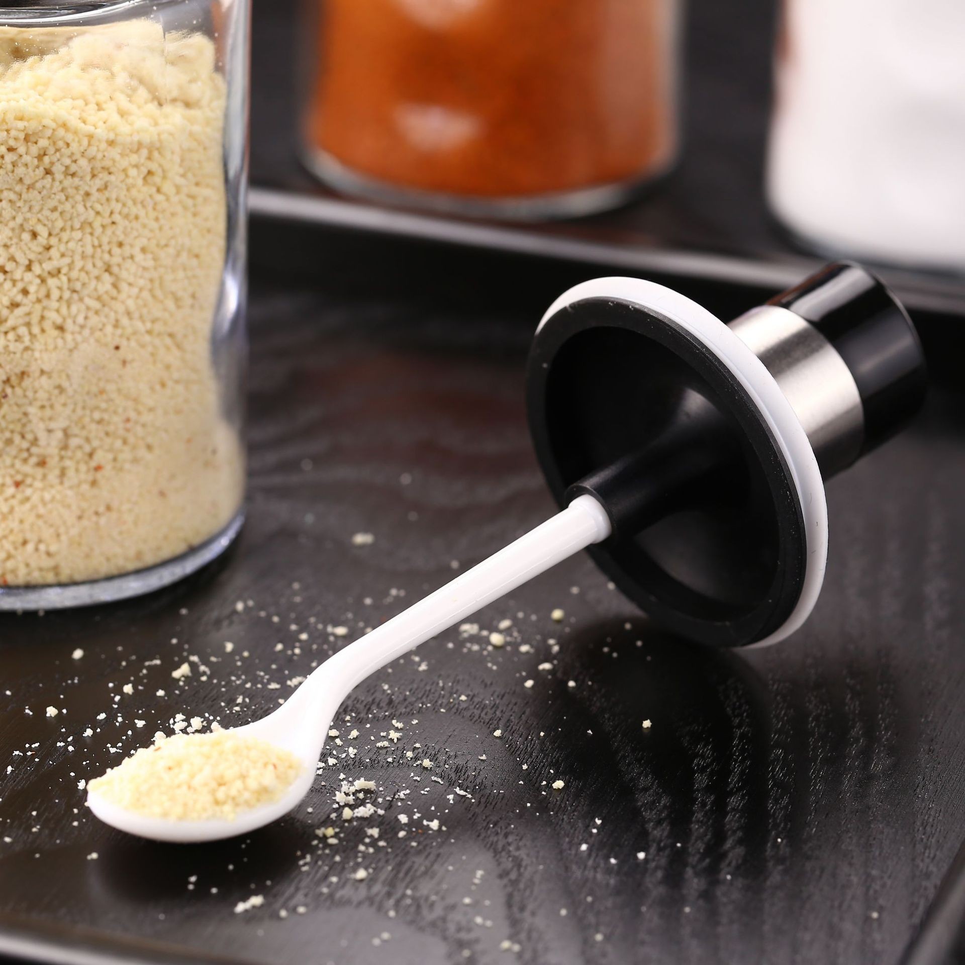Cuchara cubierta integrada sellada a prueba de humedad botella de condimento tarro de condimento botella de miel cepillo botella de aceite engrasador suministros de cocina