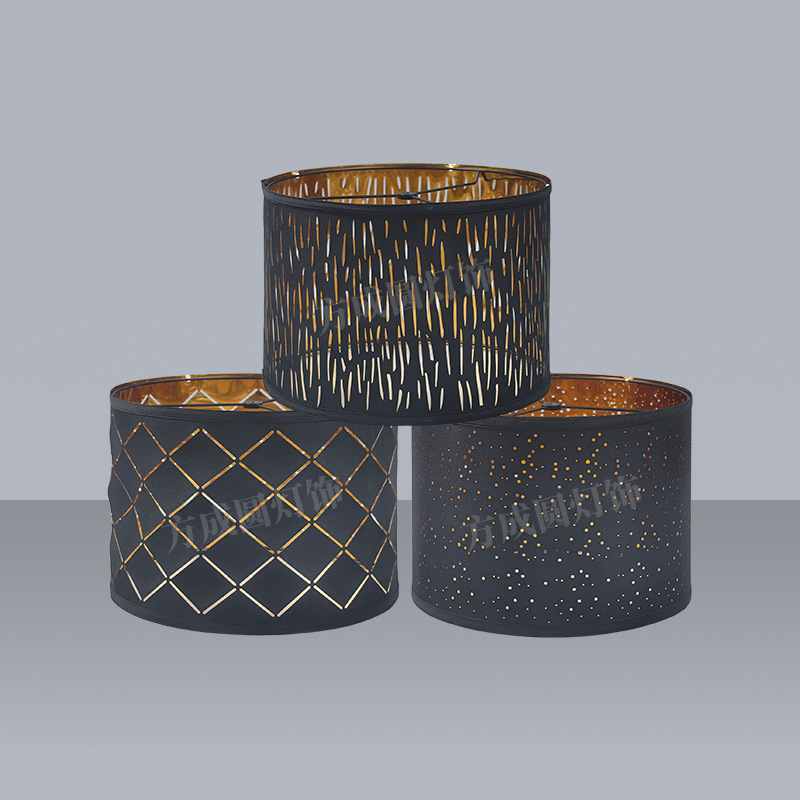 Pantalla de lámpara transfronteriza, accesorios de iluminación para lámparas de mesa, candelabros y lámparas de pie, pantalla KD con diseño hueco tallado en negro exterior y dorado interior.