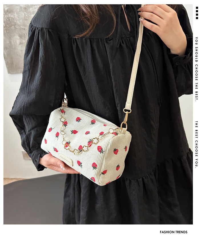 112g Weight Polyester Lining Material Zipper Closure Type Single Shoulder Strap Strap Type Pillow Shape Bag Bags Type Casual, Shopping Occasion Special Material Strawberry Pattern All Seasons Season Women's Gender Basic, Classic Style Style Cylindrical Shape Medium Size Women's Medium Special Strawberry Basic Classic Style Cylindrical Zipper Pillow Shape Bag 无