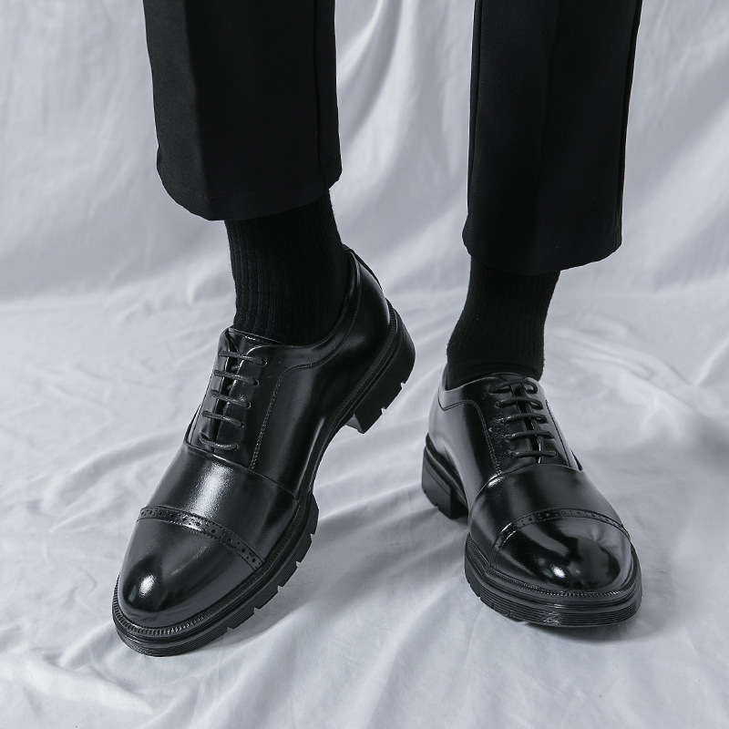 2024 zapatos de cuero brillantes zapatos de hombre estilo inglés de negocios zapatos de trabajo casuales versátiles casados zapatos de hombre