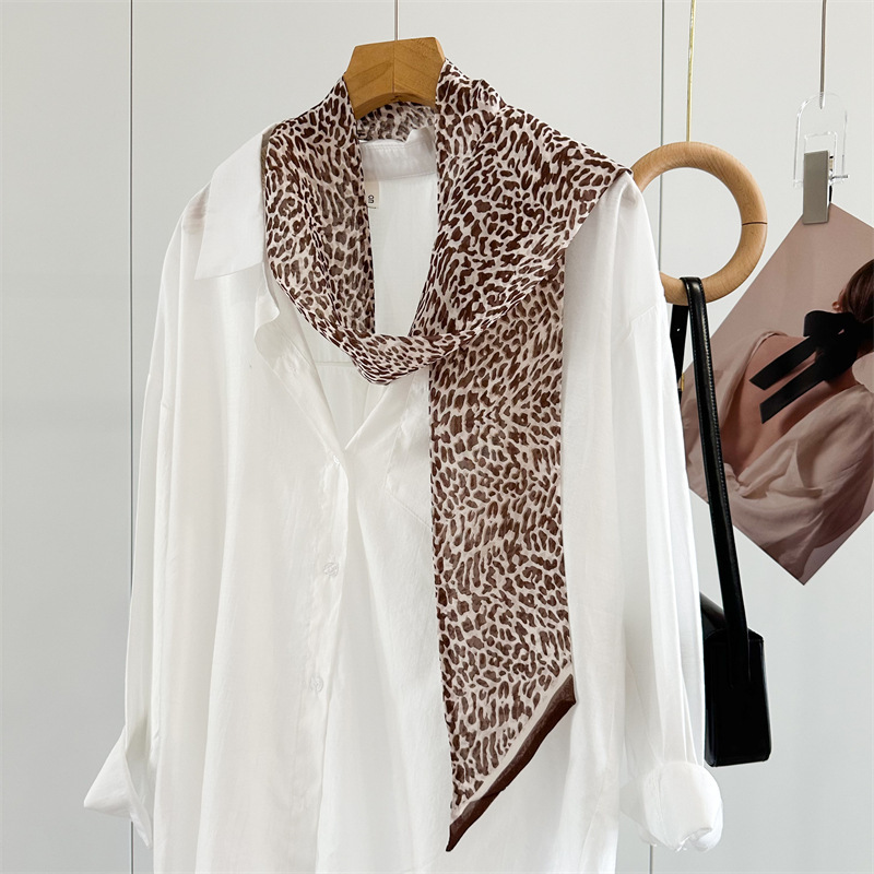 Sensación de alta gama de seda lunares pequeñas serpentinas mujeres verano nuevo todo fósforo de doble cara camisa de seda de morera bufanda bufanda