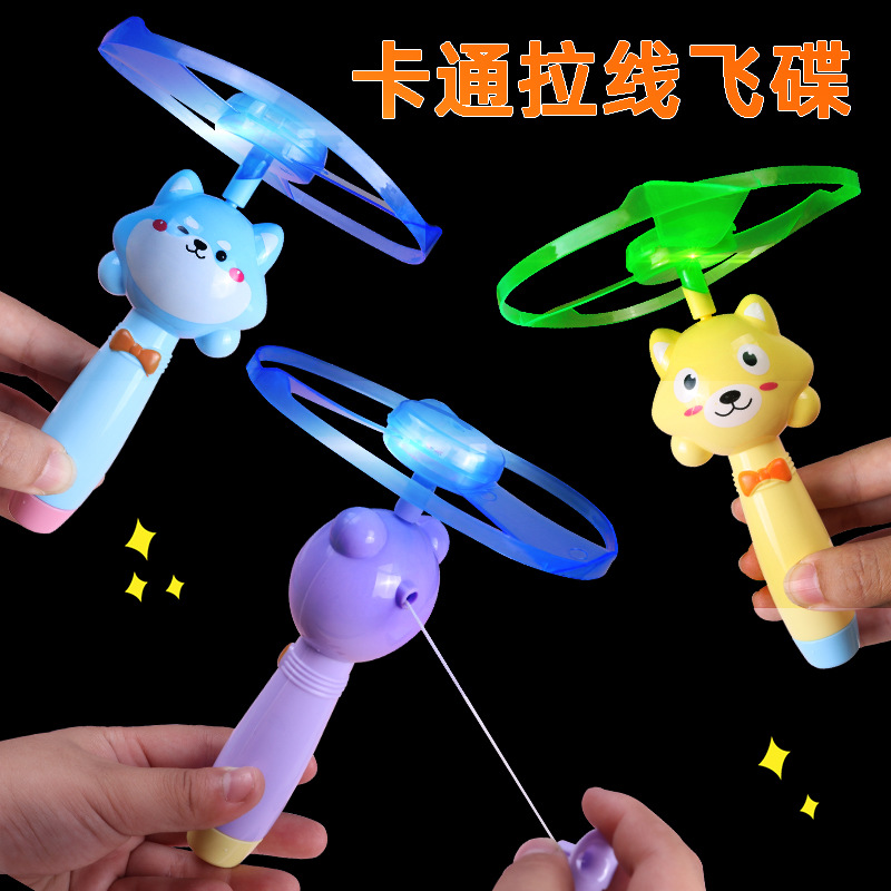 Dibujos animados hilo de tracción luminoso OVNI luces coloridas libélula de bambú flash frisbee empujando regalos juguetes de puestos para niños