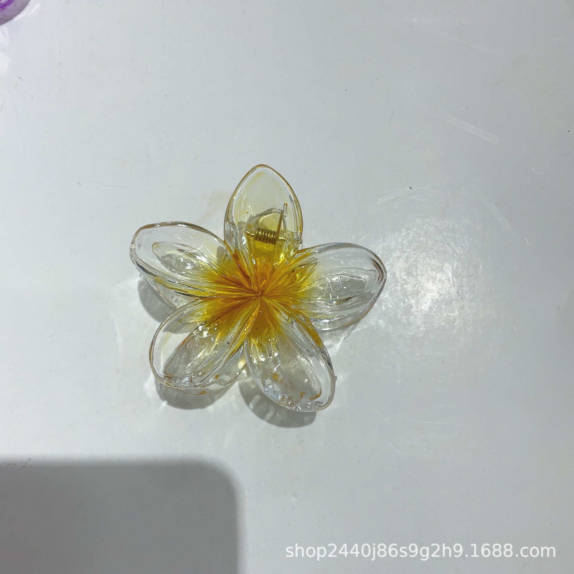 ビーチのリゾート風の卵の花のヘアピンの女性の後頭部の半分の髪のクリップの気質のサメのクリップの髪の飾り