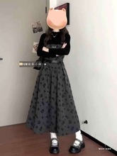 早秋新款一整套法式复古减龄梨形显瘦背带连衣裙+黑色打底衫女生