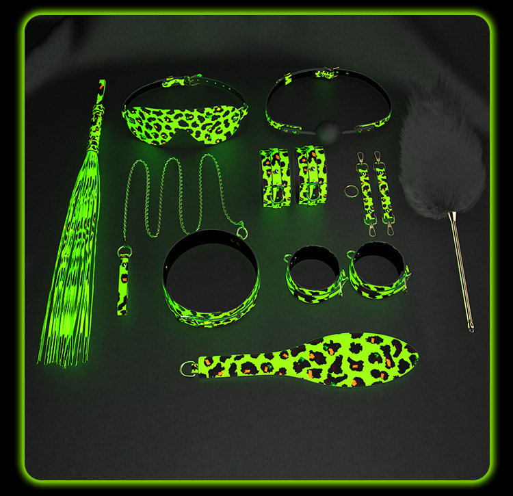 SM Luminous Leopard Print 10-Piece Bondage Kit with Nipple Clamps and Handcuffs — detail image 32