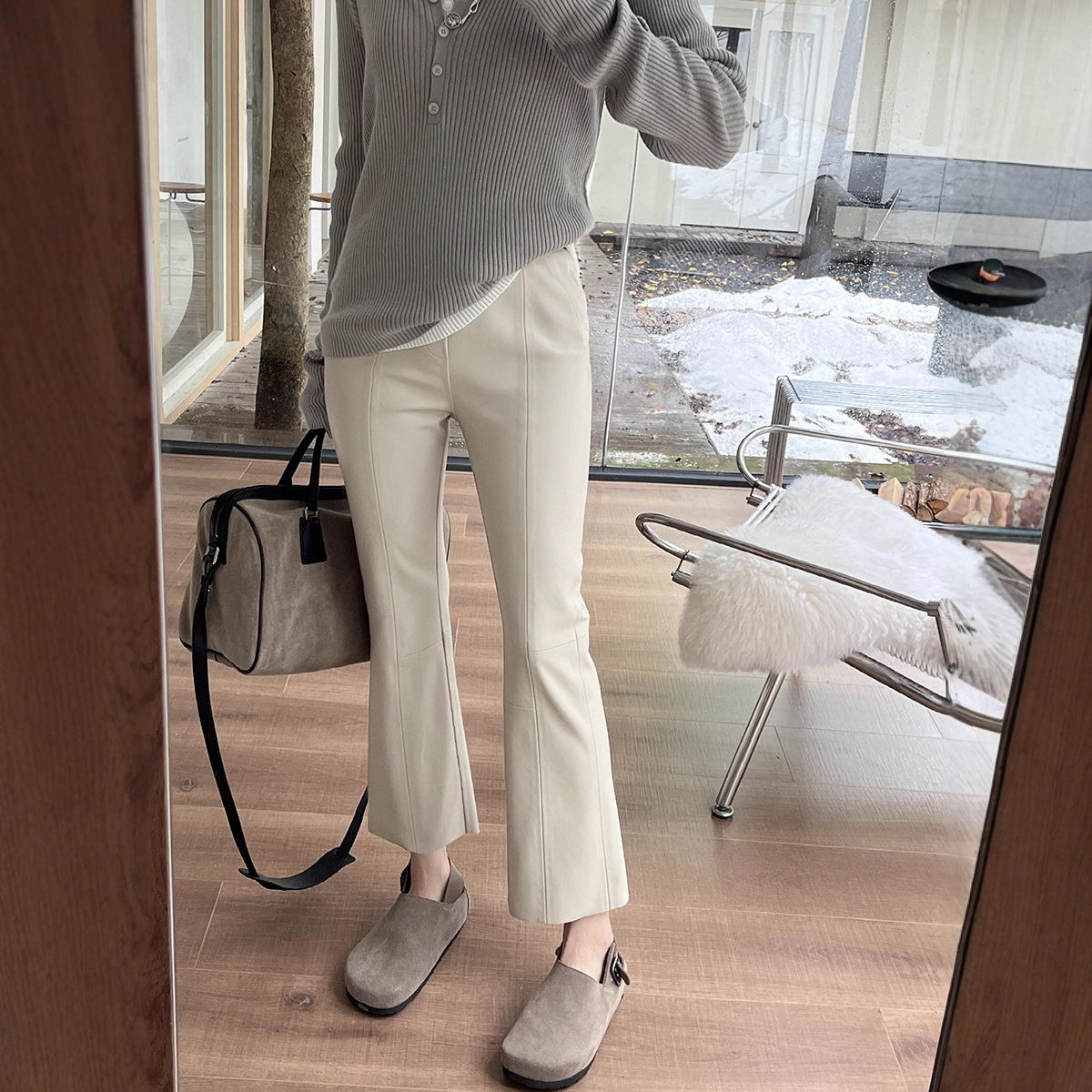 初打十三行2025冬简约百搭松紧腰休闲裤显瘦九分微喇皮裤女KA769