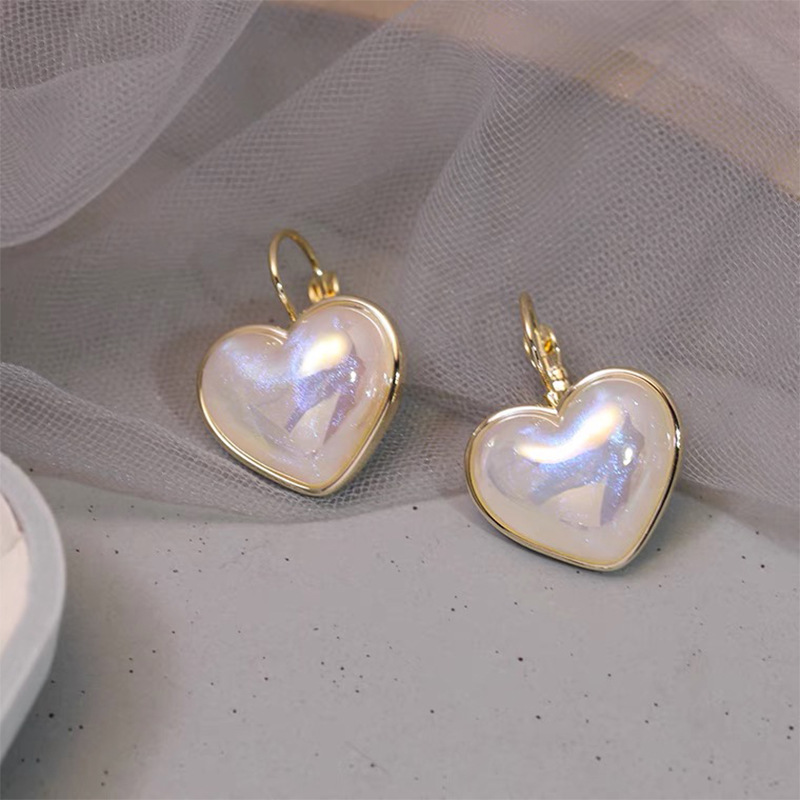 Korean Style Heart Shaped Pearl Metal Drop Earrings Wholesale display picture 2