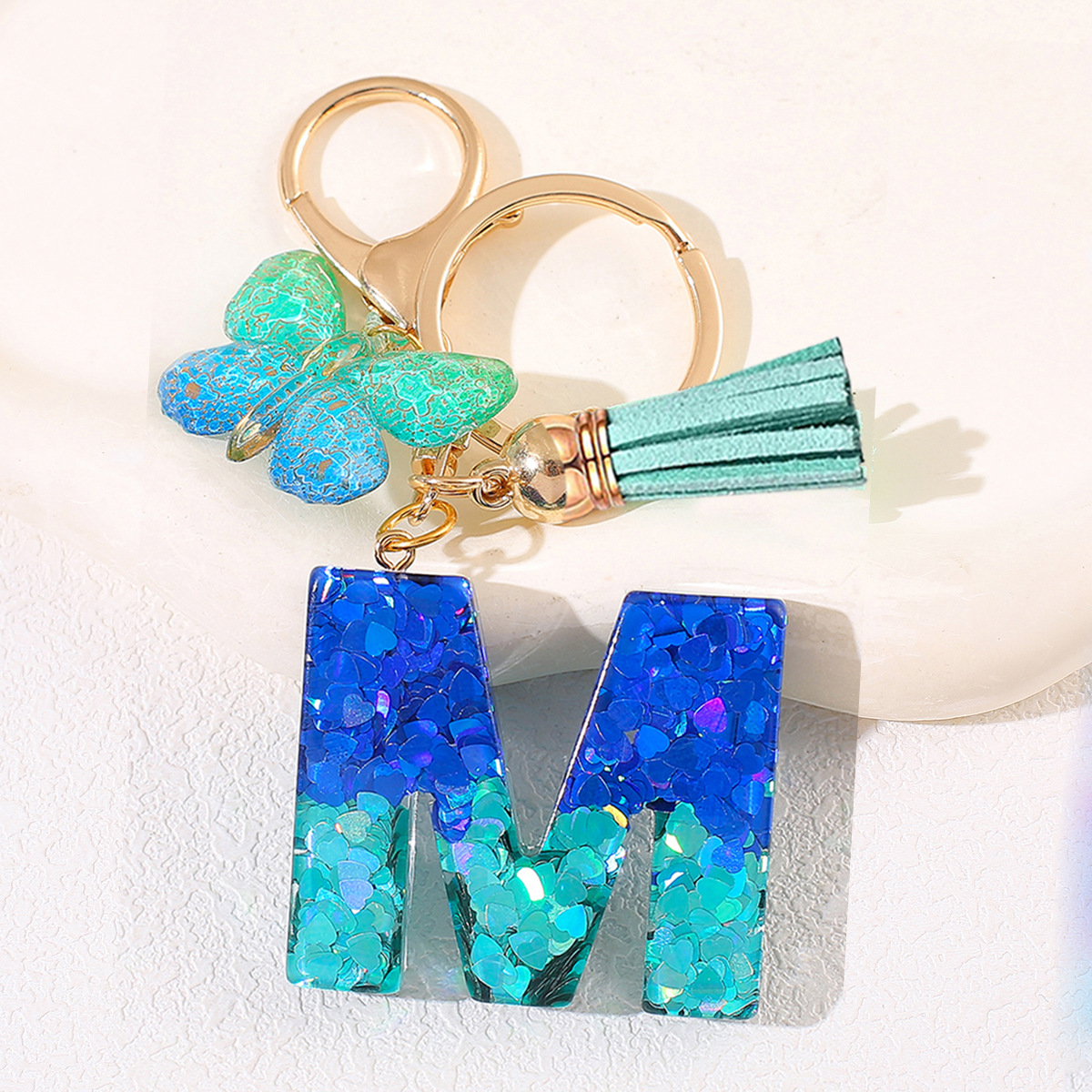 Amazon 26 letras llaveros bolsos damas colgantes colgantes sequillas letras bordas mariposa llaveros