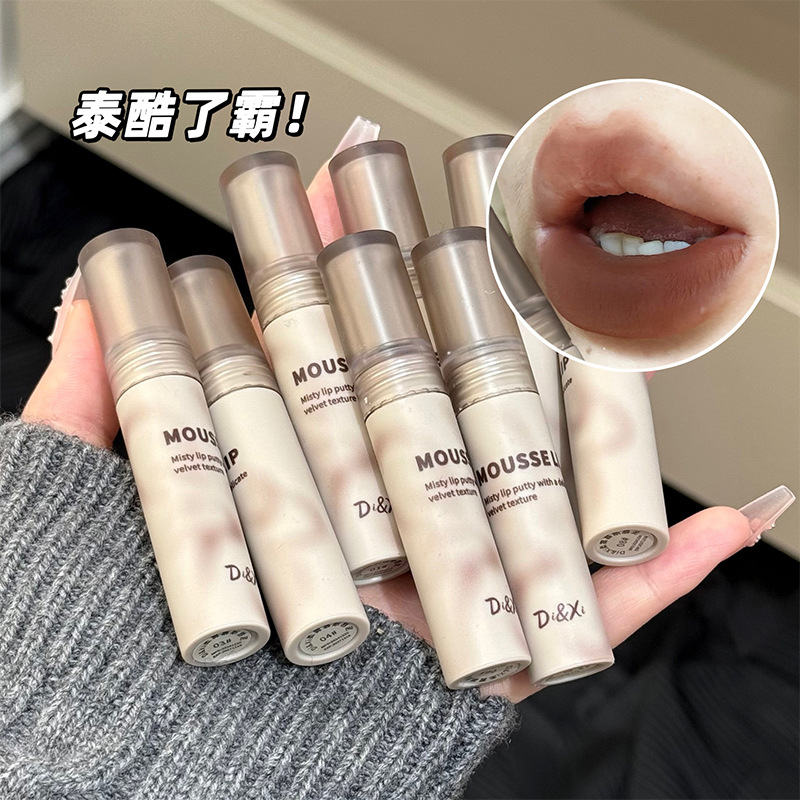 Mat velvet dodaq boyası - yumşaq mousse teksturalı, çoxrəngli