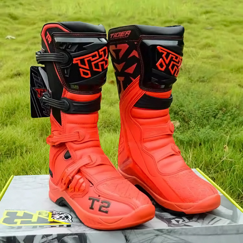 22가지 스타일 T2 검정 및 빨강(50%의 사람들이 선택)