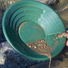 手を振って金の皿のメーカーの手を洗って砂のツールの小型の金のプラスチックのたらいを洗って金の箕の携帯用の金のたらいをくっつけます。