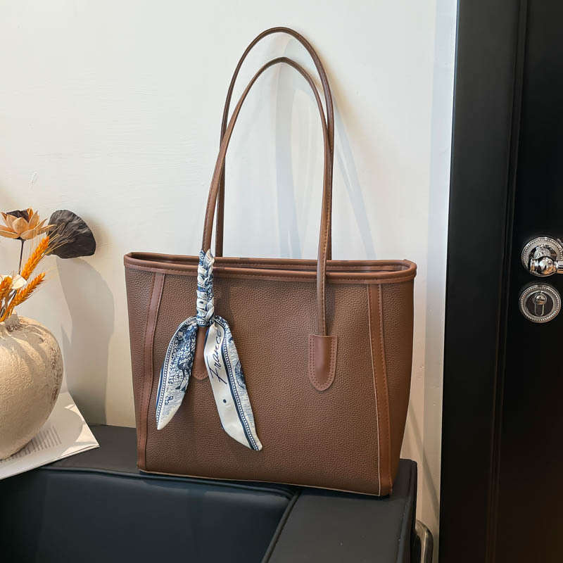 Cross-border 2026 nuevo otoño invierno bolso simple de gran capacidad de mujer bolso de hombro universal bolso de viaje de trabajo ocio