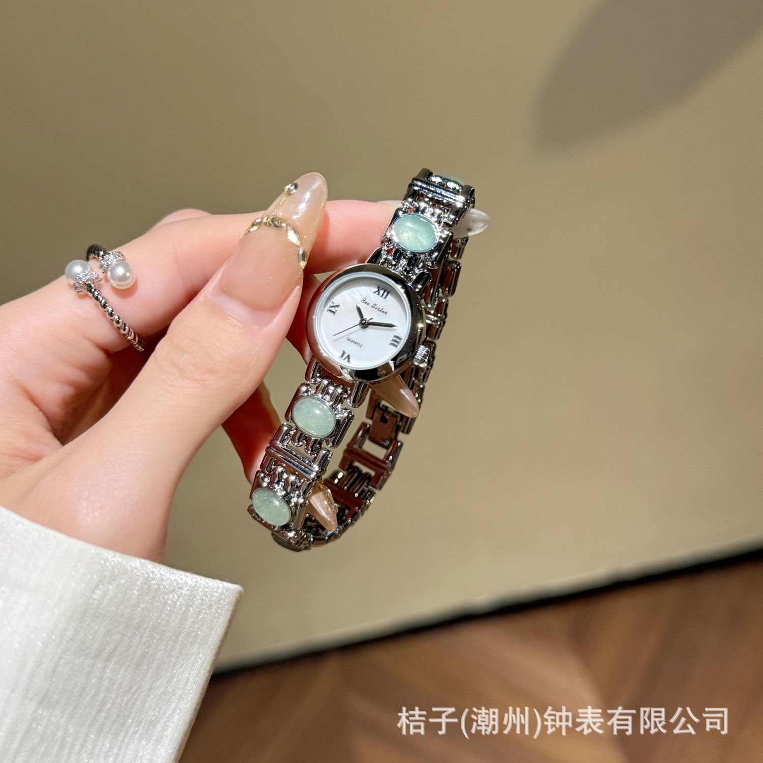 Classic silver white [green stone chain]