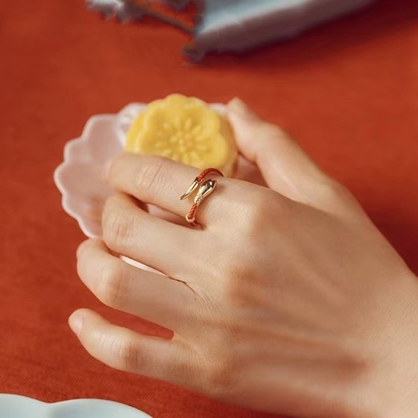 (2개) 뱀의 새해 조디악의 새해 레드 로프 오픈 링 여성 국가 동향 새로운 중국 궁전 스타일 틈새 디자인 집게 손가락 반지