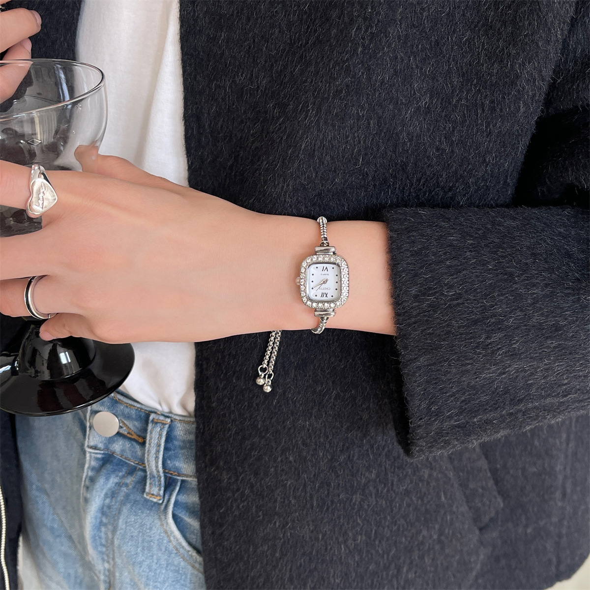 Classic Style Commute Solid Color Jewelry Buckle Quartz Watch display picture 14