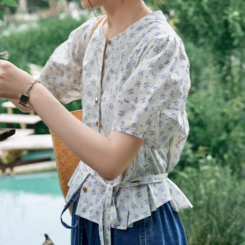"White Seed Workshop" "Rose Lake" Specific Design Niche Floral Shirt for Women Made from 100-Count Long-Staple Cotton "White Seed Workshop" "Rose Lake" Specific Design Niche Floral Shirt for Women Made from 100-Count Long-Staple Cotton