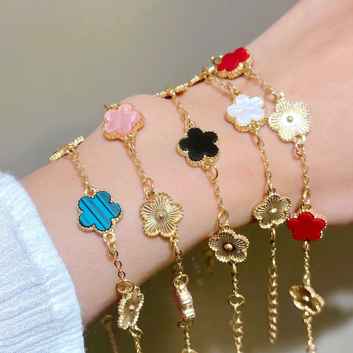 Fashionable and Sweet Five-Petal Flower Bracelet for Women, Light Luxury and High-End Five-Leaf Clover Bracelet 2025 Summer New Five-Leaf Flower Bracelet