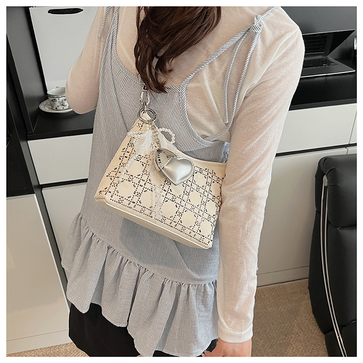 Summer handbag, women's hand-held armpit pillow bag, 2025 new style diamond-encrusted design, single-shoulder fashionable crossbody bag undefined