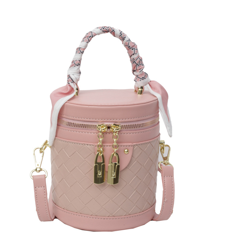 Nicho tejido de alta sensación bolso de mano mujer 2024 verano nuevo estilo versátil bolso de tendencia bolso de balde de explosión