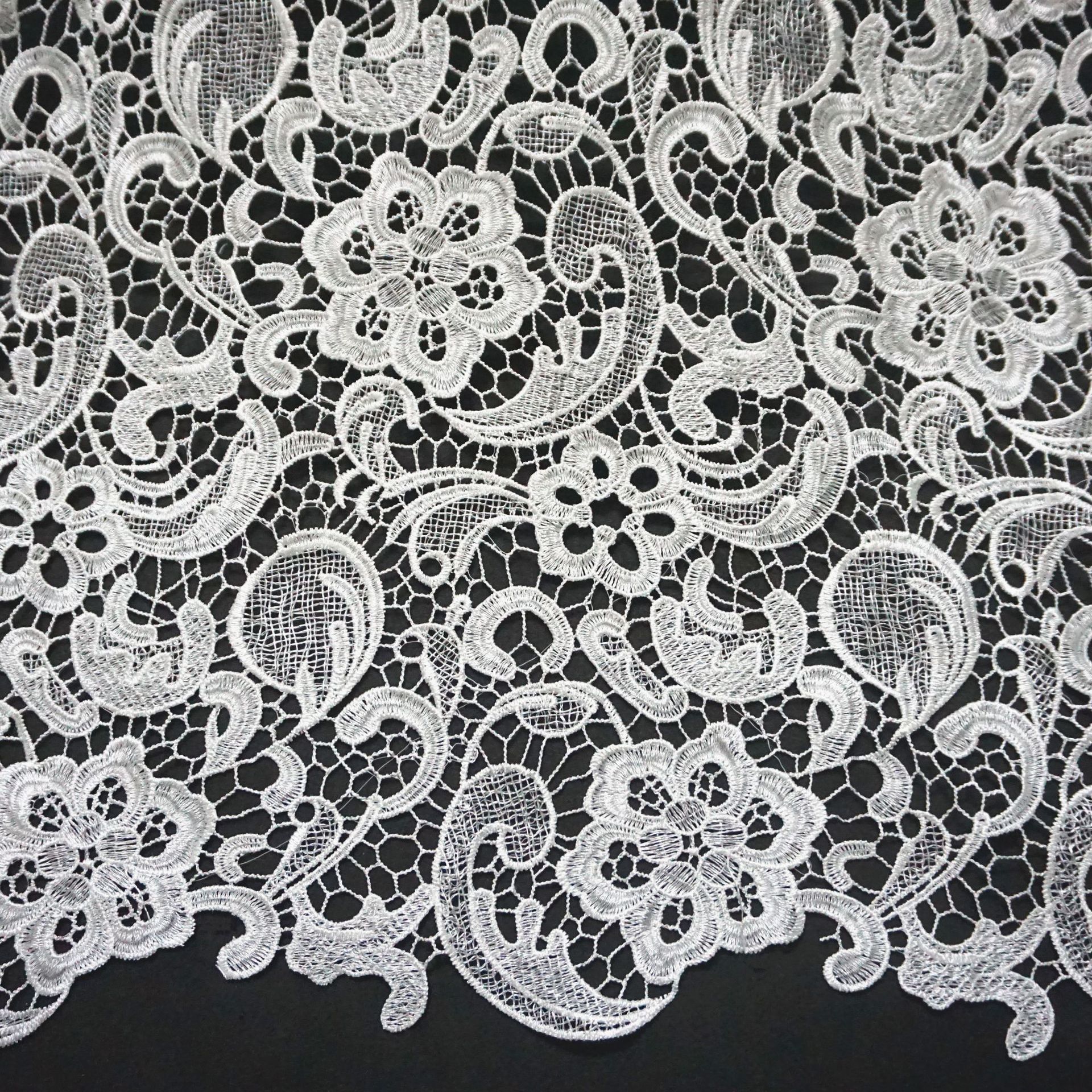 涤纶丝水溶绣花面料 涤光加密腰果花演出服装辅料刺绣125cm宽