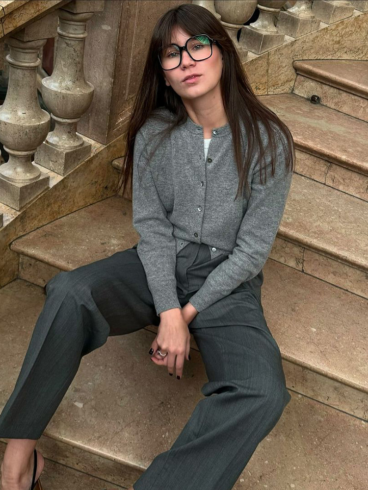 Cardigan de punto de botón de una sola fila de color sólido, elegante temperamento de moda, otoño y invierno de 2025, nuevo estilo transfronterizo europeo y americano.