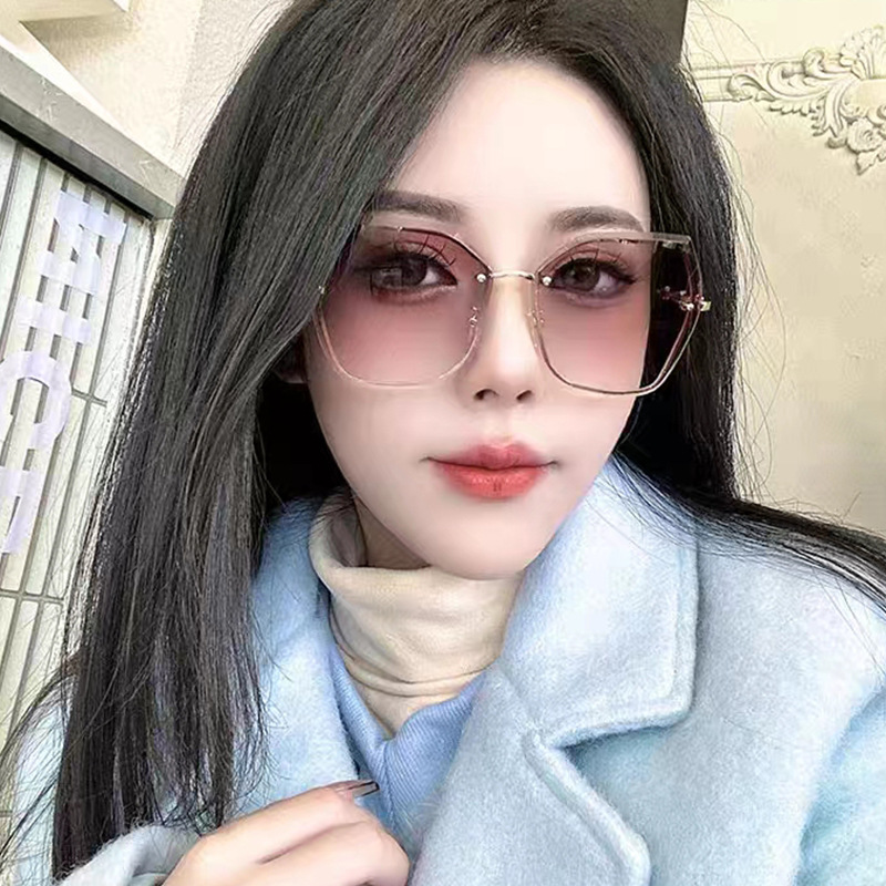 Elegant Gradient Color Pc Polygon Frameless Women's Sunglasses display picture 1