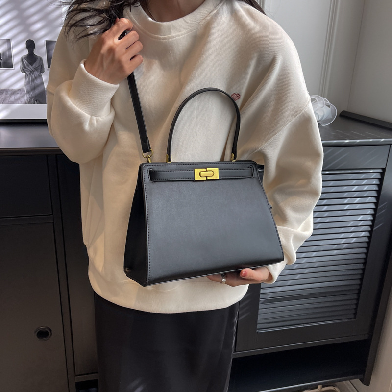 Estilo occidental elegante bolso nupcial 2024 principios de la primavera nuevo bolso de la personalidad simple bolso de hombro retro bolsa de mensajero bolso de las mujeres