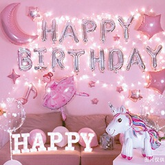 ネットの赤い誕生日の装飾のシーンはアルミニウムの膜の風船のスーツの男の子の女の子の風船の子供の誕生日の雰囲気の道具を配置します。