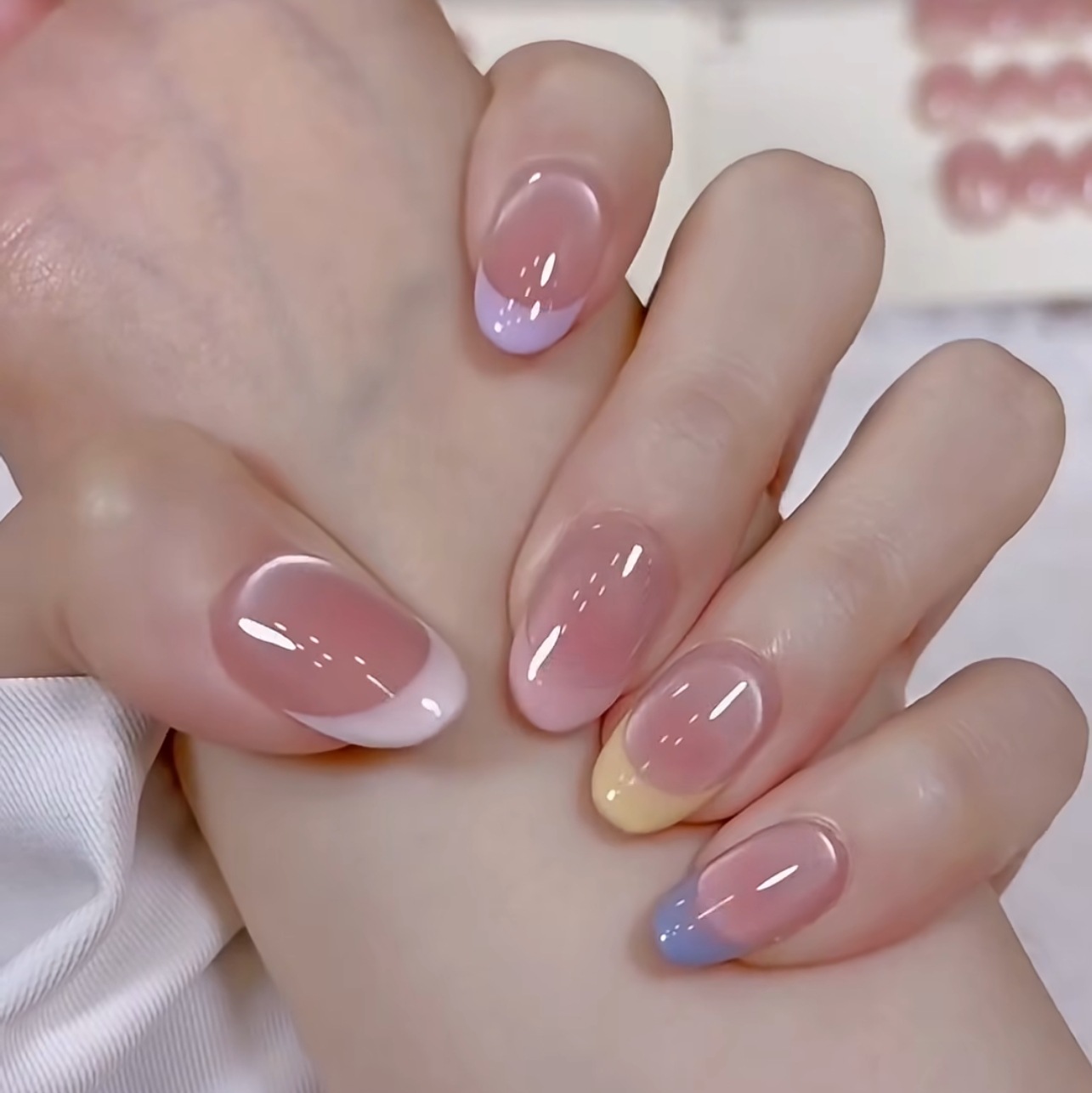 Simple and Gentle Dopamine-Style French Press-On Nails with a Cat-Eye Effect, High-End Instagram Nail Art, Handmade Nails Available in Different Sizes
