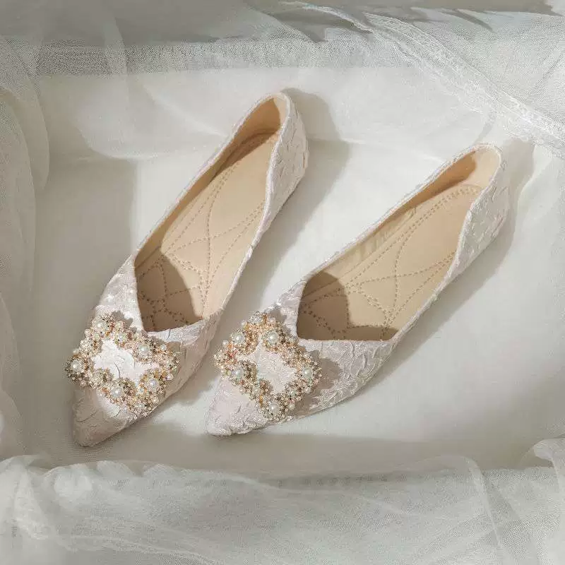 Женские туфли на плоской подошве, осень 2025, новые туфли на плоской подошве с острым носком и неглубоким вырезом, мягкая кожа, удобные и универсальные туфли для вечернего бриза, нежные туфли