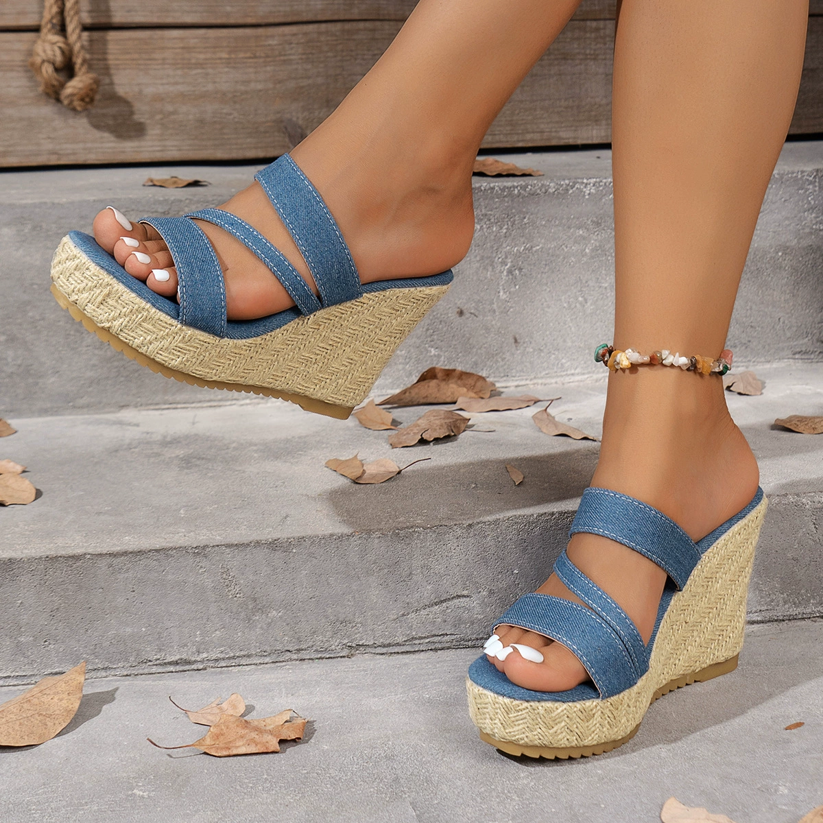 Трансграничные большие размеры наклона на каблуке холодные тапочки женские летние новые европейские и американские модные кексы