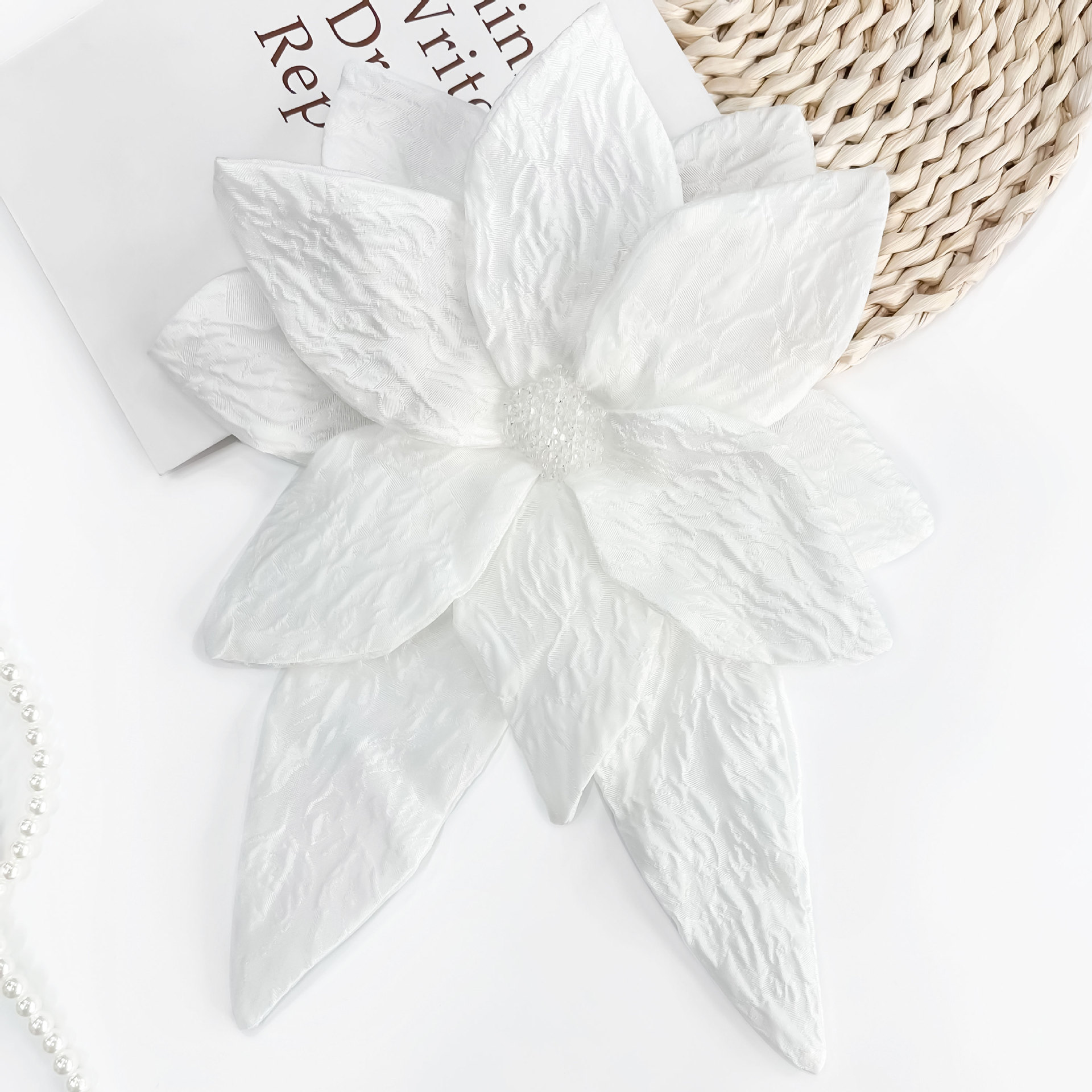 Venta al por mayor directa de vestidos plisados pequeños de nuevo estilo para mujer, con apliques florales grandes y accesorios de decoración para vestidos con cuentas DIY. image 4