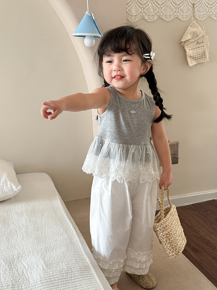 Ropa para niños de caña de pera Chaleco para niñas Primavera 2025 Nuevos niños Versión coreana de estilo occidental Camisola Top Ropa de bebé