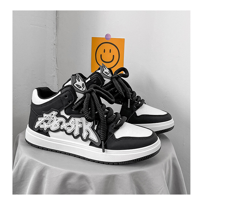 新益美 板鞋男新款小恶魔潮鞋运动时尚休闲高级板鞋