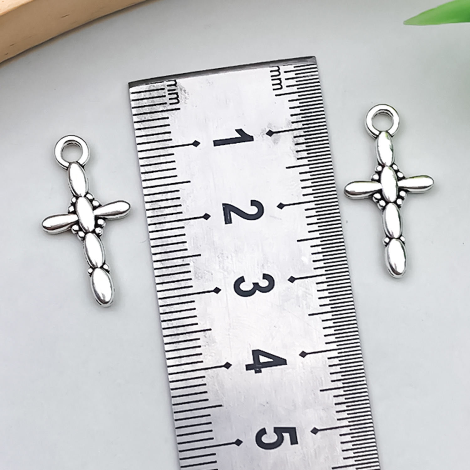 1 ancient silver oval cross 12x23mm-1g-18726