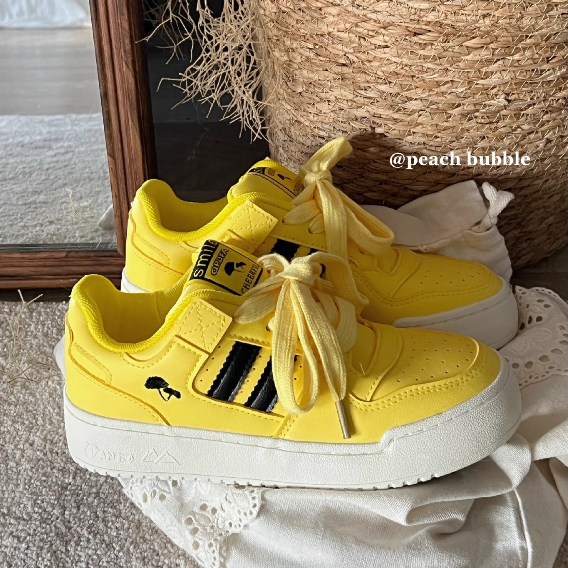 2025 zapatos de skate amarillos gruesos coreanos zapatos de lona variados para mujeres Harajuku Gangfeng nicho de diseño de zapatos de nicho de mujer