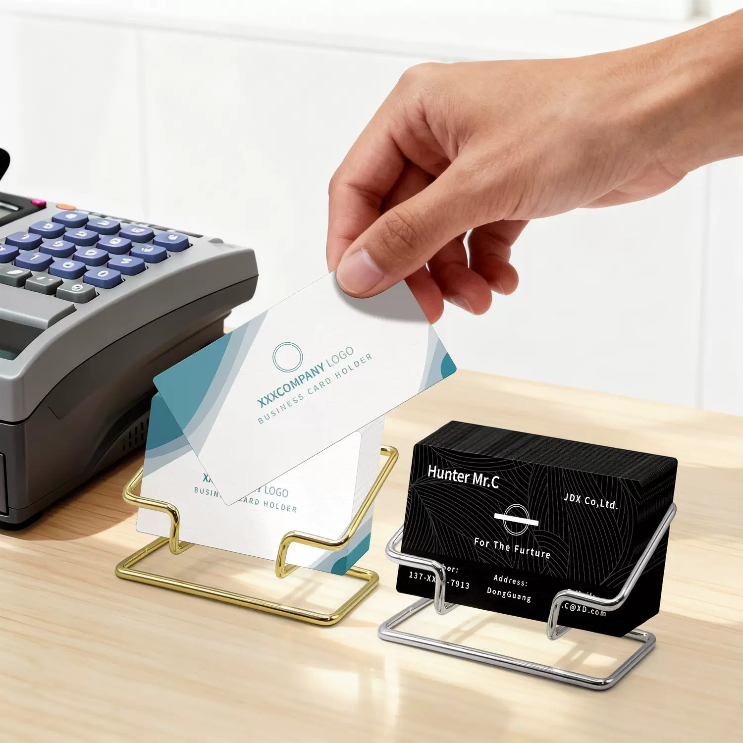 简约铁艺名片架民宿酒店商务高档名片展示架金属桌面名片收纳盒