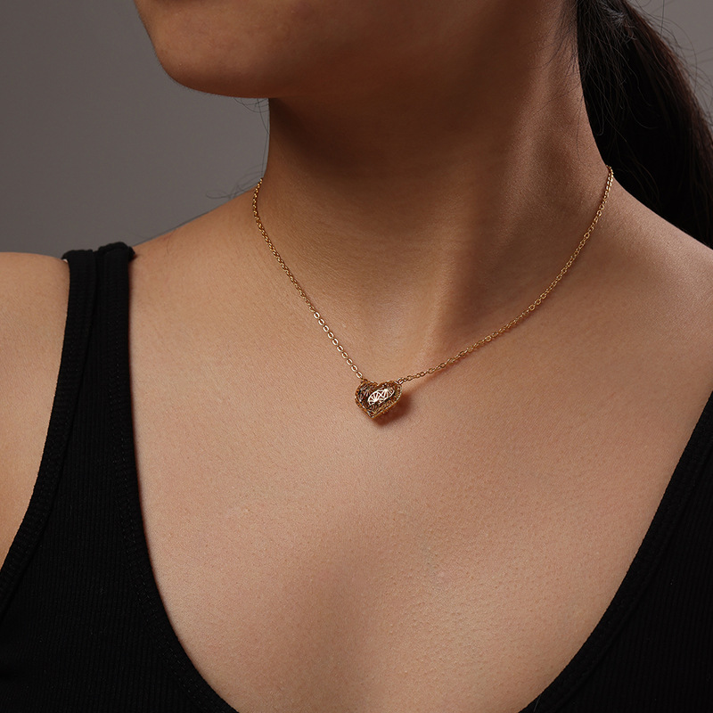 Xuping aleación de cobre chapado 24k color temperamento simple hueco amor collar de nicho de diseño diario para mujeres collares al por mayor