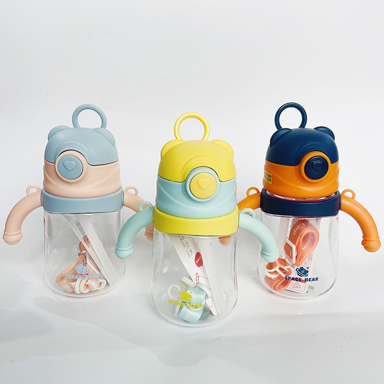 Meishangde 5059 taza de plástico con mango abrazo Taza de aprendizaje taza de beber paja cubierta elástica Correa Taza estudiante niños taza de agua