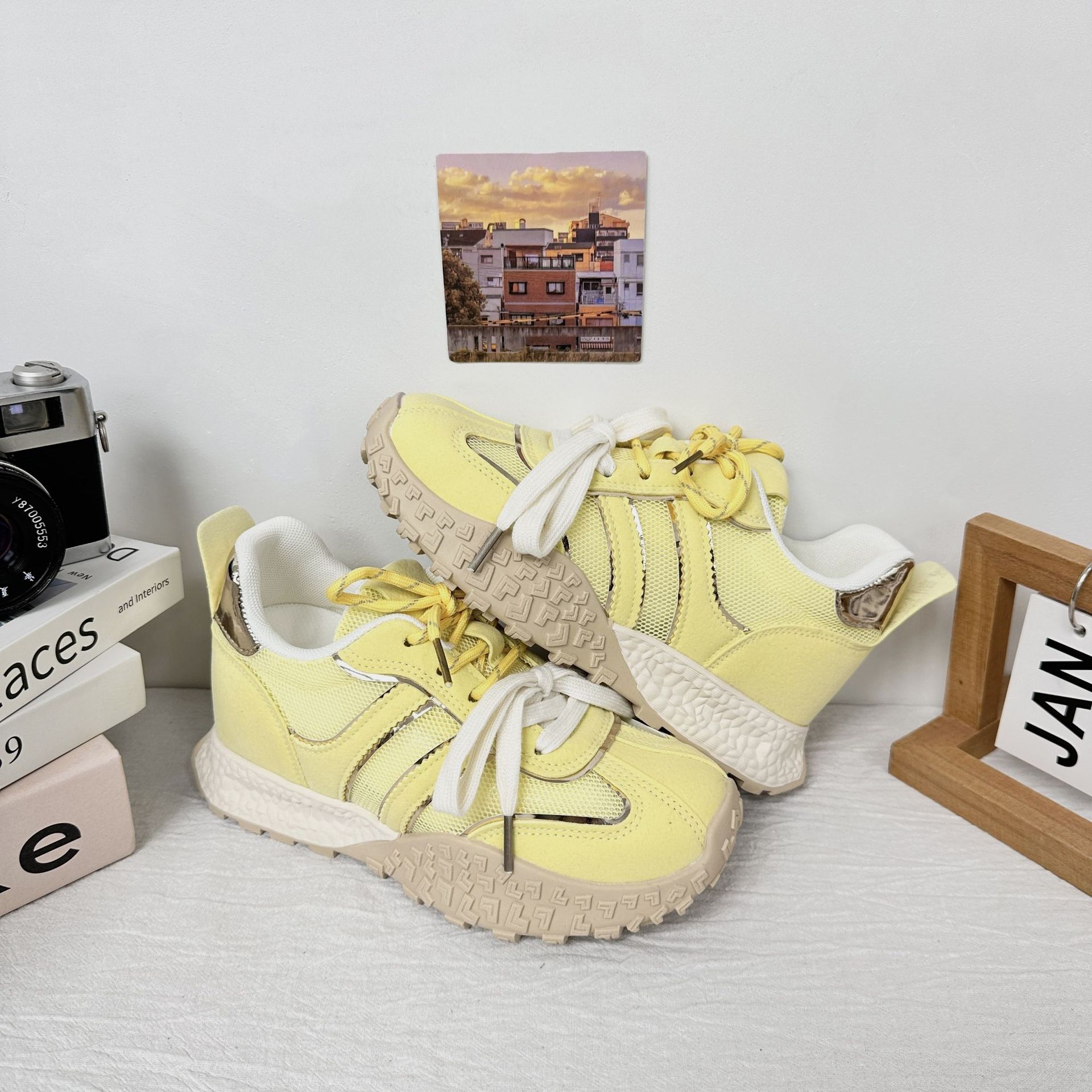A9915 zapatos de entrenamiento alemanes de suela gruesa para mujer 2025 nuevos zapatos de papá de primavera y otoño realzados zapatos Forrest Gump deportivos y de ocio de todo fósforo