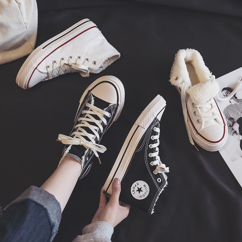 Zapatos de lona de terciopelo para parejas, estilo k de invierno, zapatos casuales versátiles, zapatos de algodón cálidos y gruesos, réplica de zapatos de hombre de los años 70 M20