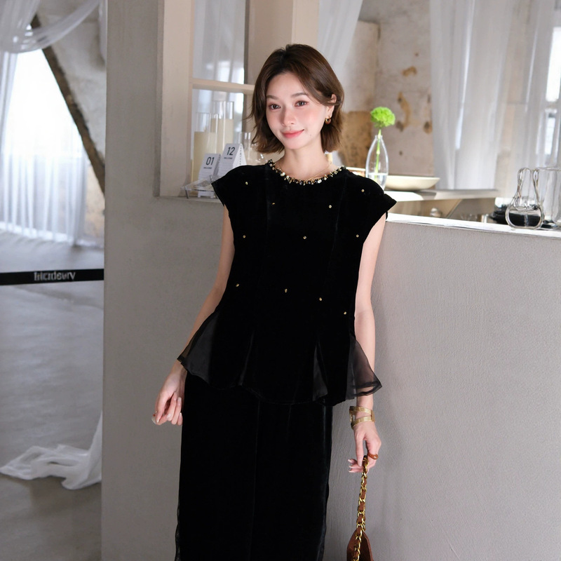 Summer Style Silk Velvet Heavy Beading Top with Small Flutter Sleeves and Shoulder-Covering Design, Slimming French-Style Rich Girl Shirt Summer Style Silk Velvet Heavy Beading Top with Small Flutter Sleeves and Shoulder-Covering Design, Slimming French-Style Rich Girl Shirt
