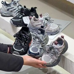 2025秋季新款男女童轻便舒适软底运动鞋洋气百搭防滑老爹鞋
