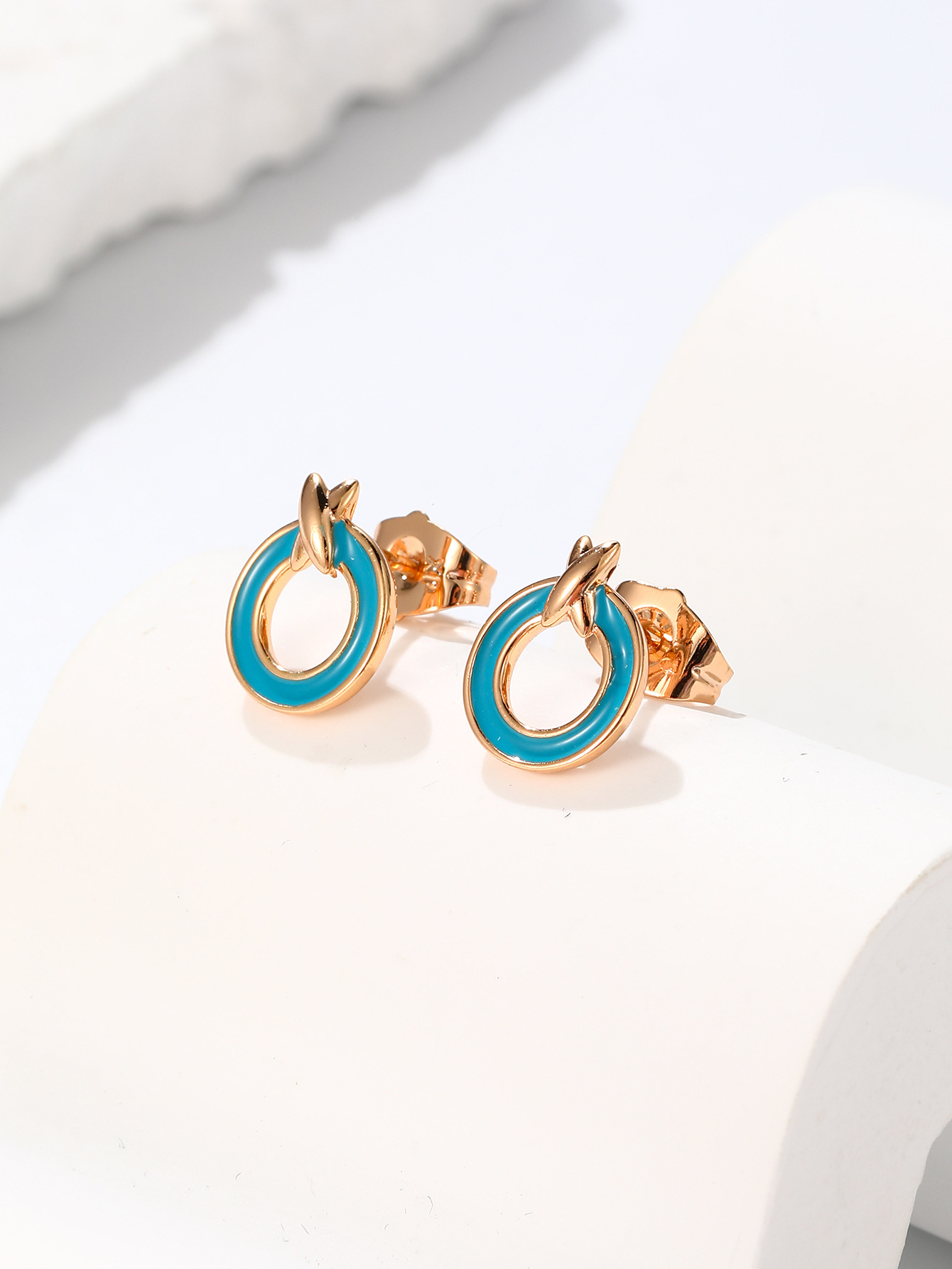 Joyería de Xuping 18K chapado en oro círculo gota de aceite pendientes hembra luz nicho de lujo ins estilo frío joyería al por mayor