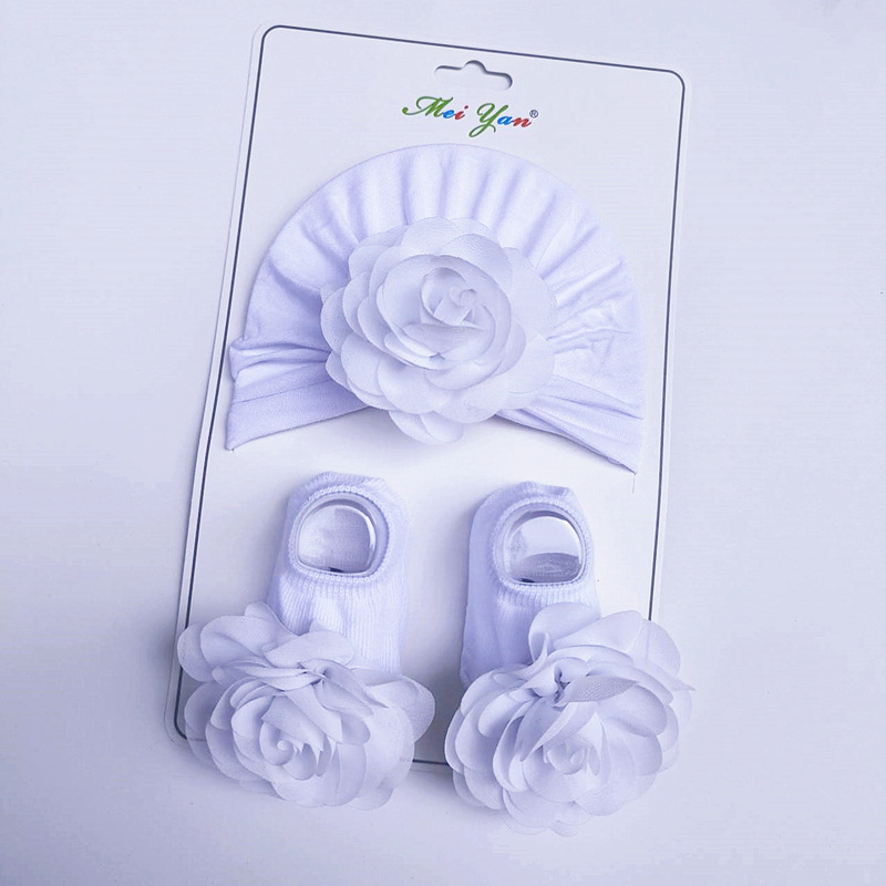 European and American-style baby hats for spring and autumn—thin, adorable designs to protect the soft spot; available in white, suitable for newborn boys and girls.