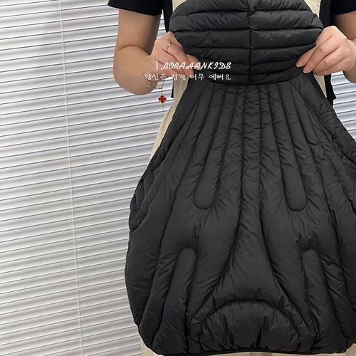 Korean-style cotton padded jacket for children, short design for baby girls, winter clothing with stylish design, lightweight and thin outerwear for girls.